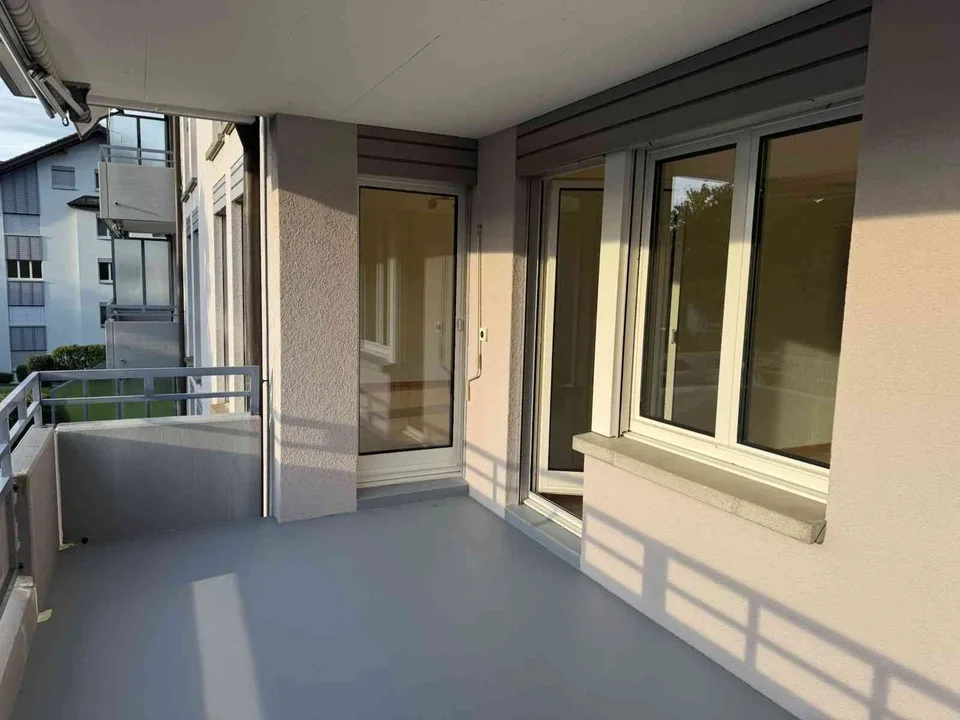Helle 2.5-Zimmer-Wohnung mit Balkon und eigenem Waschturm