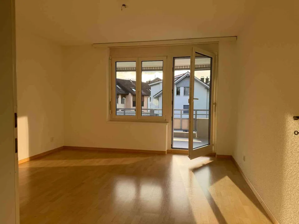 Helle 2.5-Zimmer-Wohnung mit Balkon und eigenem Waschturm