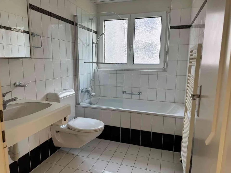 Helle 2.5-Zimmer-Wohnung mit Balkon und eigenem Waschturm