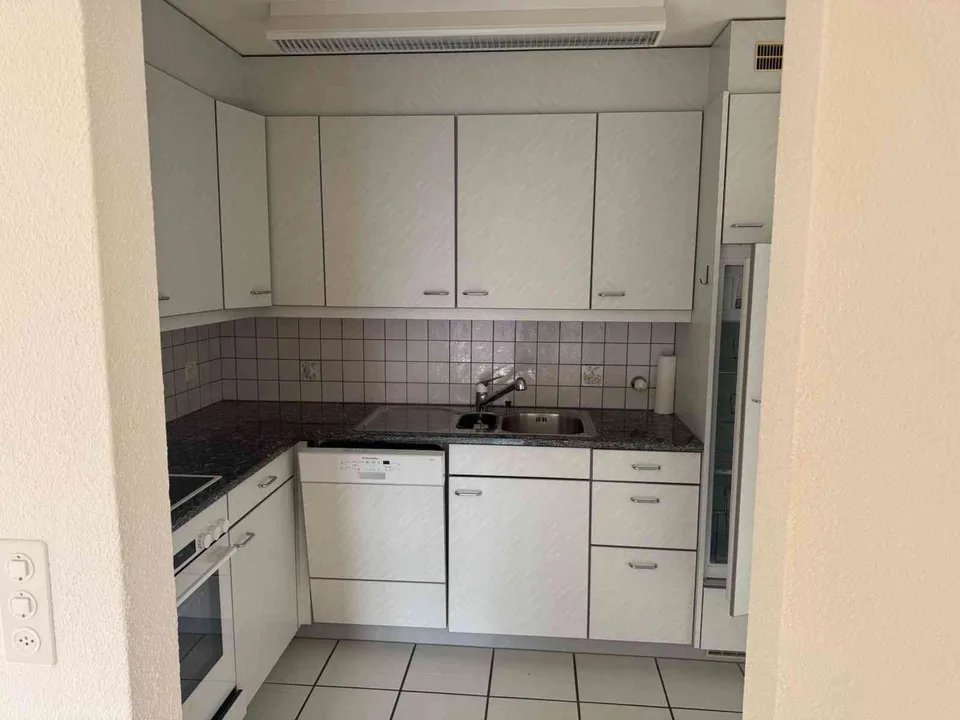 Helle 2.5-Zimmer-Wohnung mit Balkon und eigenem Waschturm