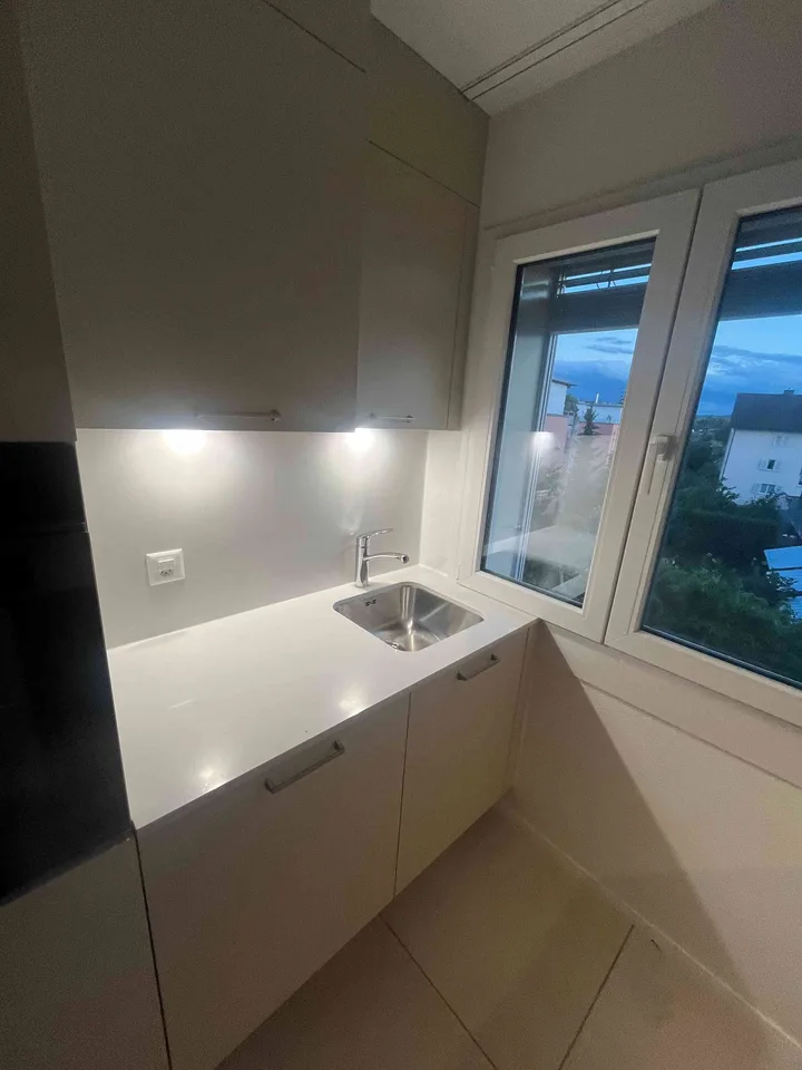Erstvermietung nach Renovation: 2.5-Zimmer-Wohnung in Bassersdorf