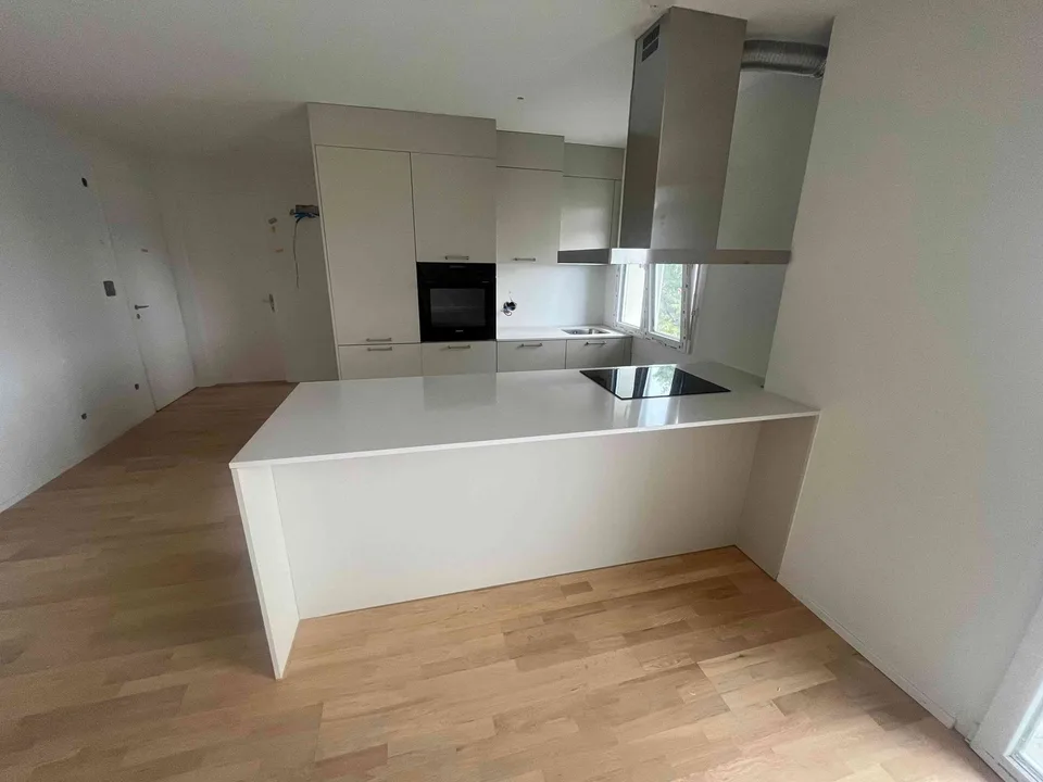 Erstvermietung nach Renovation: 2.5-Zimmer-Wohnung in Bassersdorf
