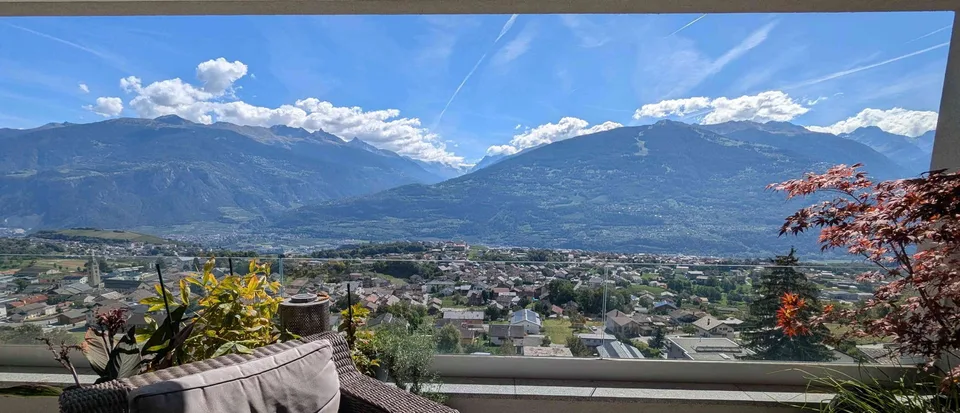 Superbe 2.5 pièces en attique moderne avec vue panoramique à Savièse