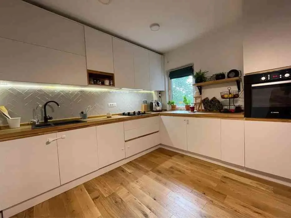 3-Zimmer-Wohnung (73 m² Nutzfläche) zu vermieten.