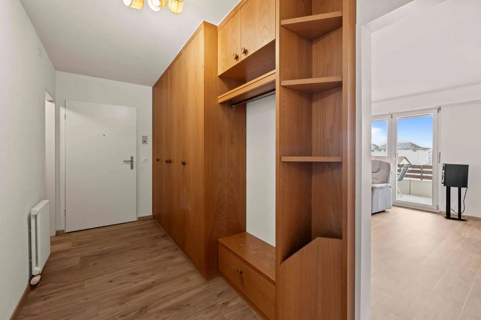 Helle & moderne 4.5-Zimmer-Wohnung mit Aussicht u. Einstellplatz