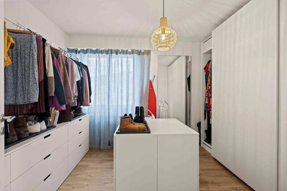 Helle & moderne 4.5-Zimmer-Wohnung mit Aussicht u. Einstellplatz