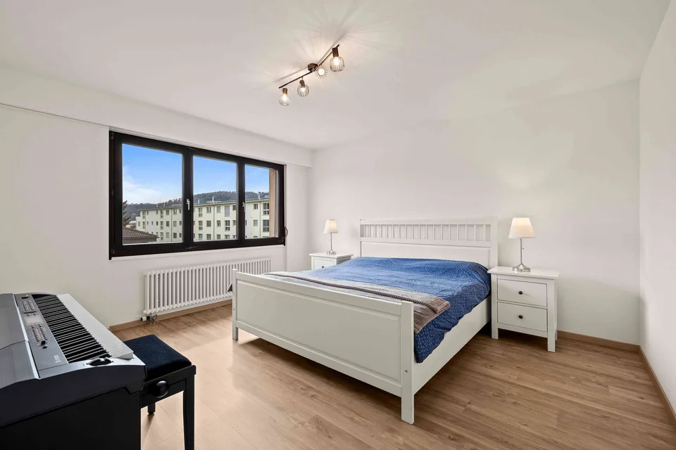 Helle & moderne 4.5-Zimmer-Wohnung mit Aussicht u. Einstellplatz