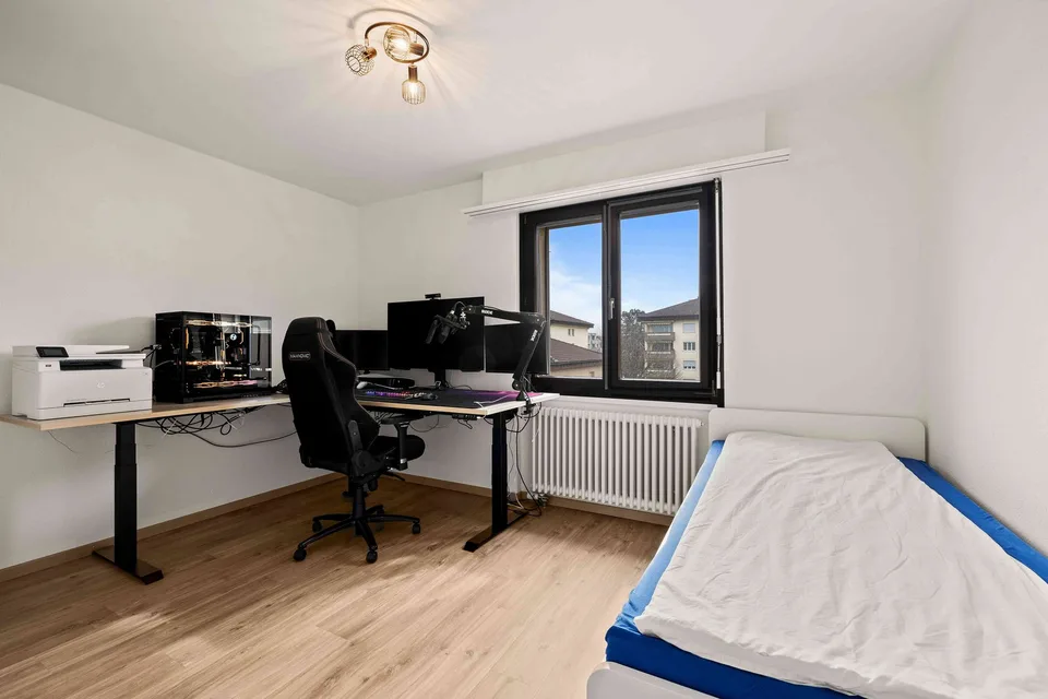 Helle & moderne 4.5-Zimmer-Wohnung mit Aussicht u. Einstellplatz