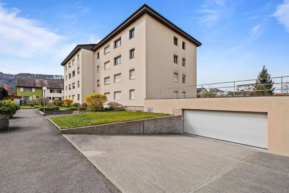 Helle & moderne 4.5-Zimmer-Wohnung mit Aussicht u. Einstellplatz
