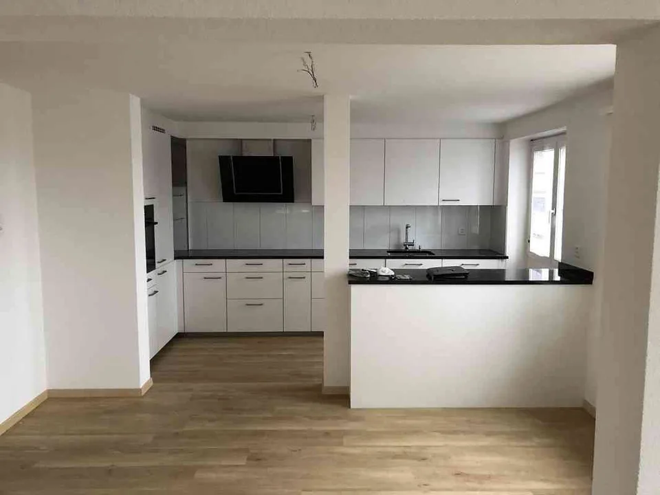Grosszügige 4.5 Whg. im 5. OG mit herrlicher Seesicht und Lift