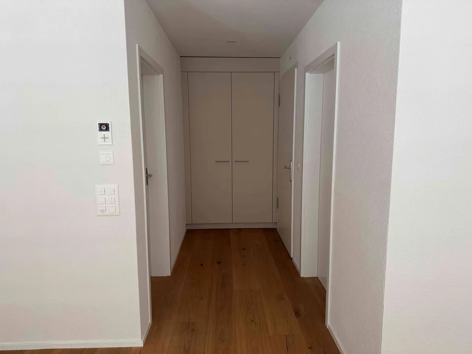 Erstbezug: Moderne 3.5-Zimmer-Wohnung mit grosser, gedeckter Terrasse – Foto 10 von 13