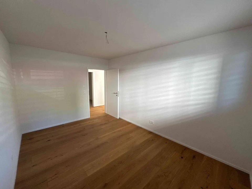 Erstbezug: Moderne 3.5-Zimmer-Wohnung mit grosser, gedeckter Terrasse – Foto 8 von 13
