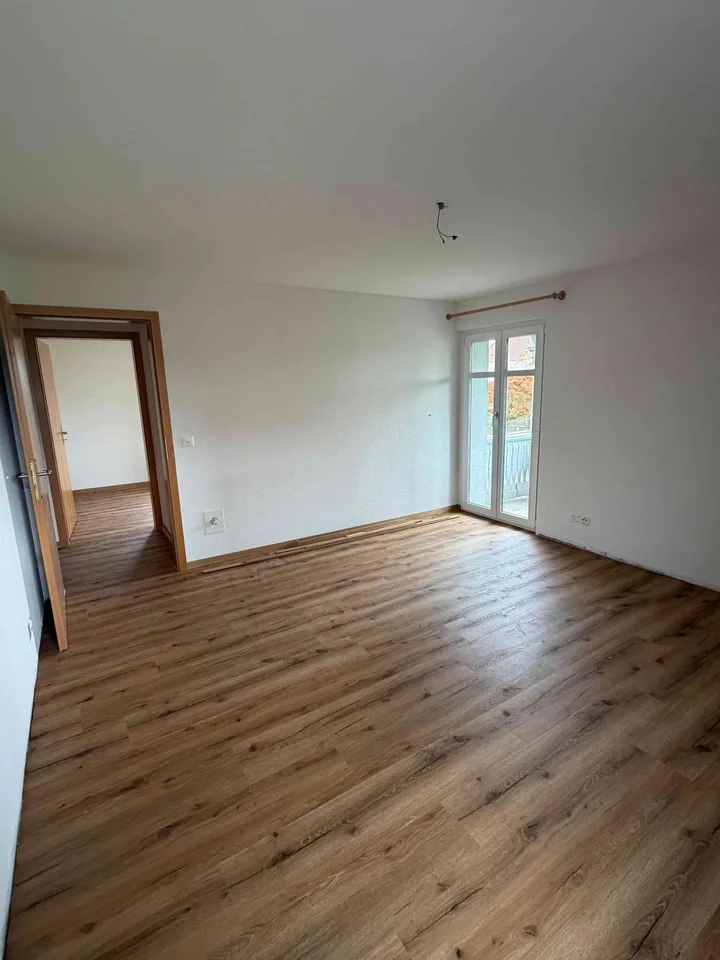 Helle & grosszügige 4.5-Zimmer-Wohnung mit verglastem Balkon