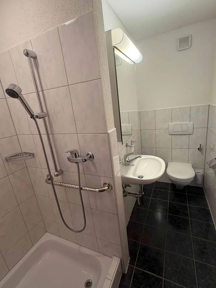 Helle & grosszügige 4.5-Zimmer-Wohnung mit verglastem Balkon