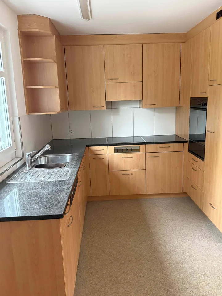 Helle & grosszügige 4.5-Zimmer-Wohnung mit verglastem Balkon