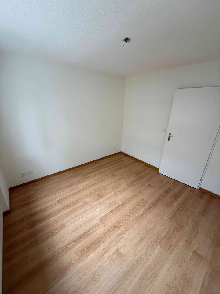 Neubezug nach Sanierung: 2.5-Zimmer-Wohnung in Schlieren – Foto 3 von 8