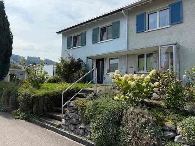Frisch Renoviertes 4.5 Zimmer Eckeinfamilienhaus in Waldkirch SG – photo 3 sur 10