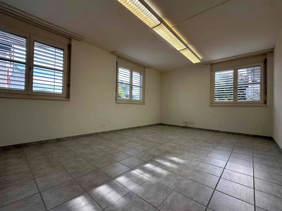 Helle Büroräumlichkeiten für stilles Gewerbe – Foto 2 von 6