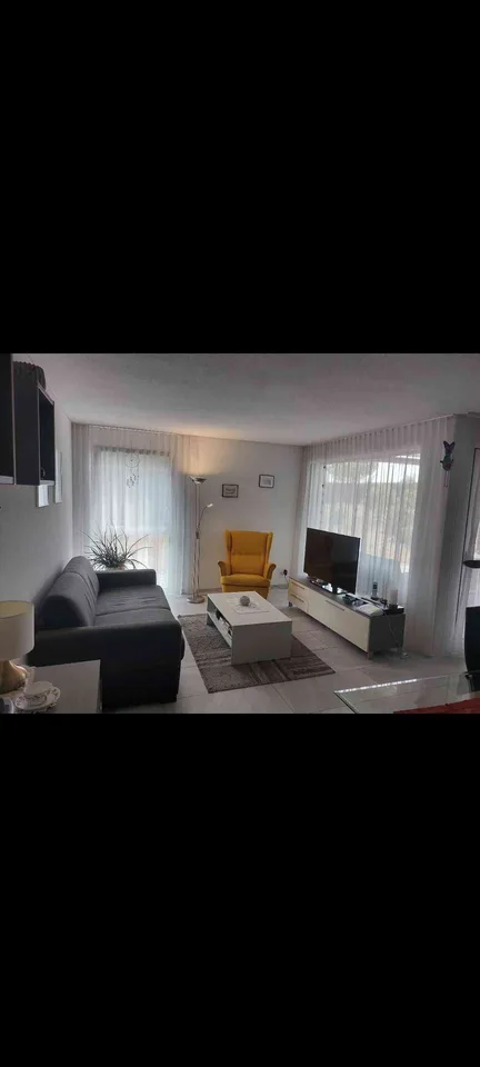 Neuwertige 2.5-Zimmer-Wohnung im Parterre – ländlich und ruhig gelegen – foto 2 di 10