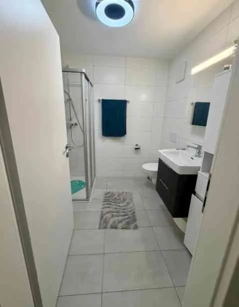 REMAUFENS – ÉLÉGANT 4,5 PIÈCES DE 113 M² AVEC TERRASSE DE 27 M² & PARK – photo 5 sur 15