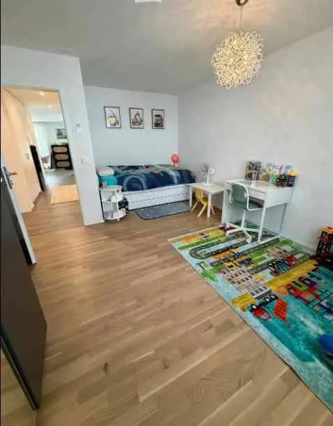 REMAUFENS – ÉLÉGANT 4,5 PIÈCES DE 113 M² AVEC TERRASSE DE 27 M² & PARK – photo 4 sur 15