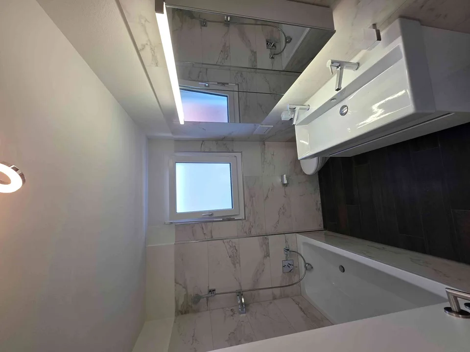 Appartamento mansardato luminoso 3.5 locali con terrazza a vetri – affittato, investimento di capitale – foto 4 di 9