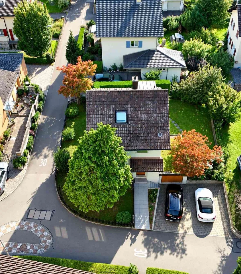 5.5-Zimmer-Einfamilienhaus mit Garten im Herzen von Altdorf – photo 2 sur 8