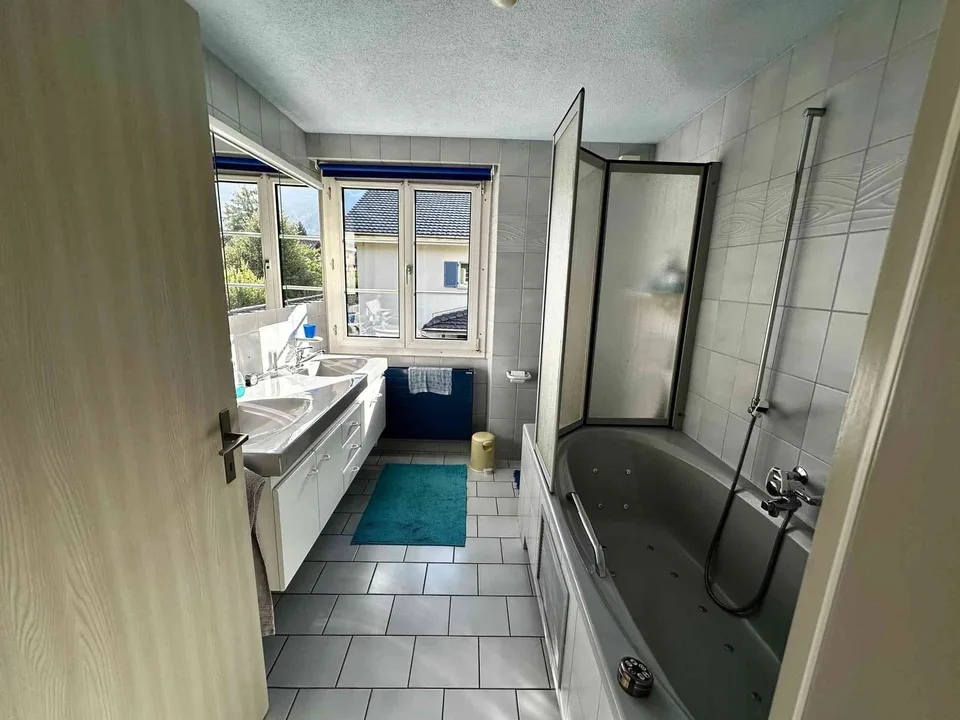 5.5-Zimmer-Einfamilienhaus mit Garten im Herzen von Altdorf – photo 4 sur 8