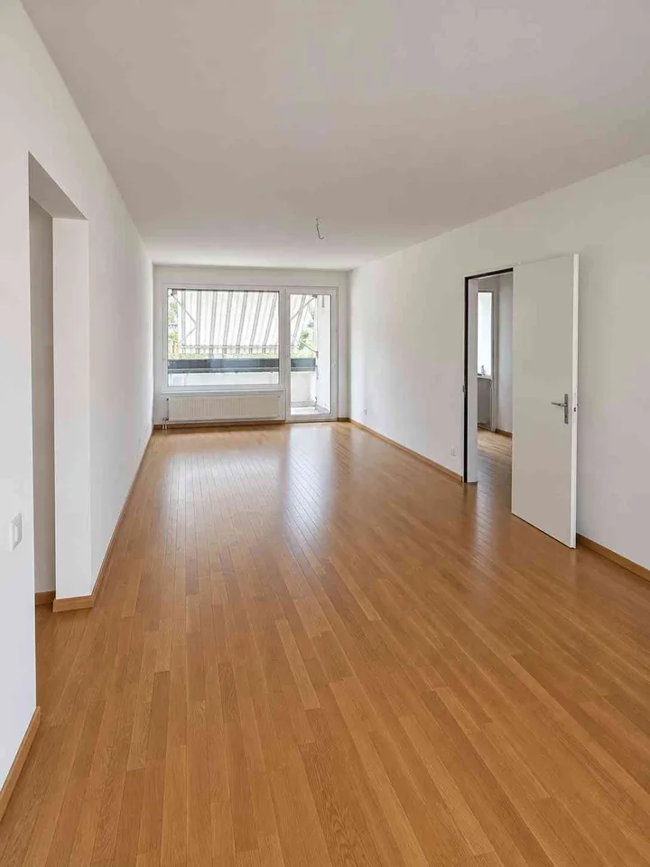 **Zentrale 3\-Zimmer\-Wohnung in Stadtnähe mit zwei Balkonen – Foto 2 von 8