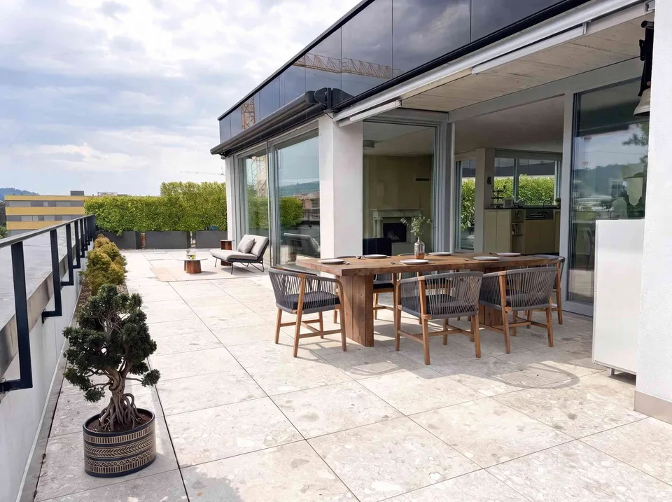 3.5-Zi Attikawohnung mit 131m² und 135 m² Terrasse in Sursee – Foto 2 von 13