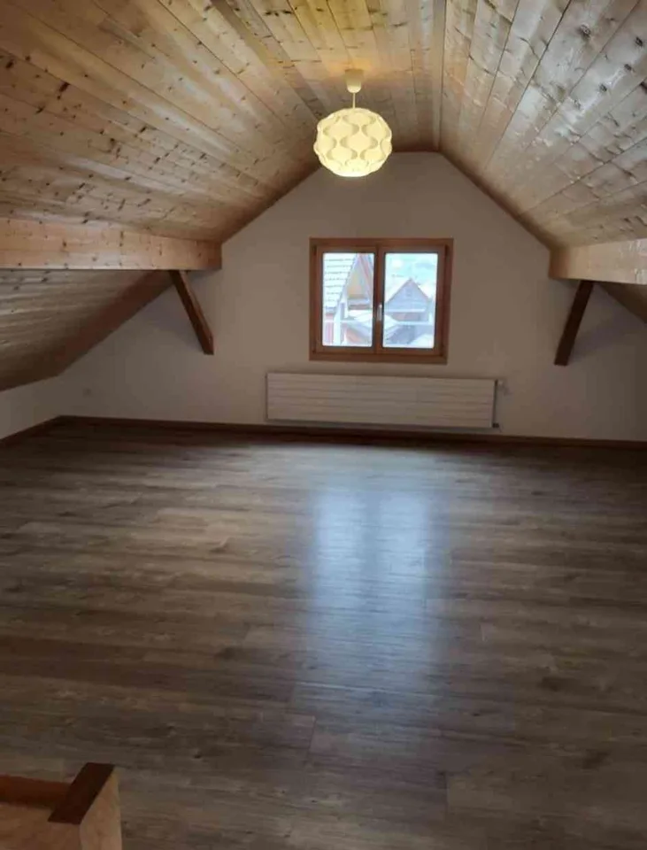 wunderschöne 4 1/2 - Zimmer - Dachwohnung im Zentrum von Grabs – Foto 2 von 13