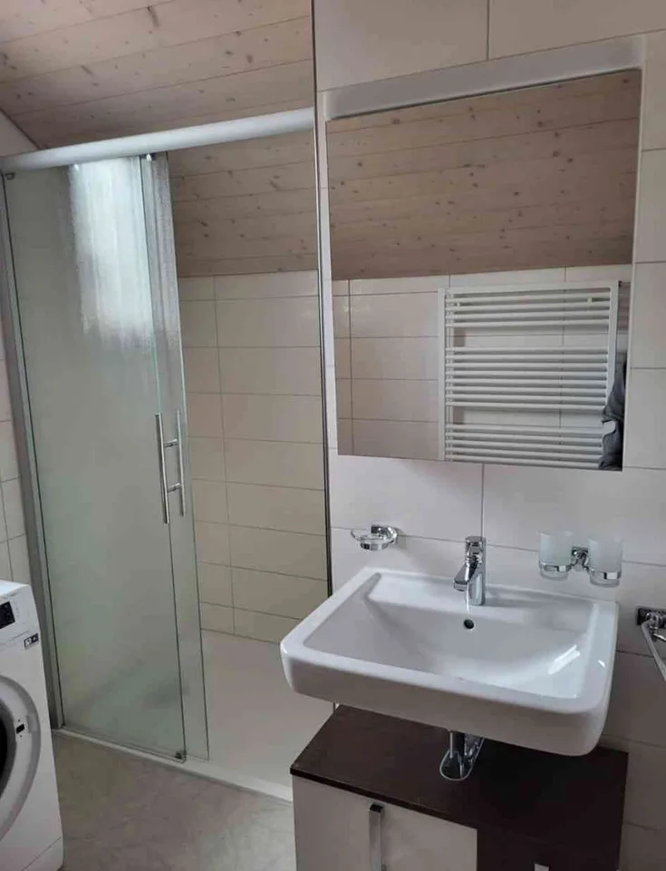 wunderschöne 4 1/2 - Zimmer - Dachwohnung im Zentrum von Grabs – Foto 5 von 13