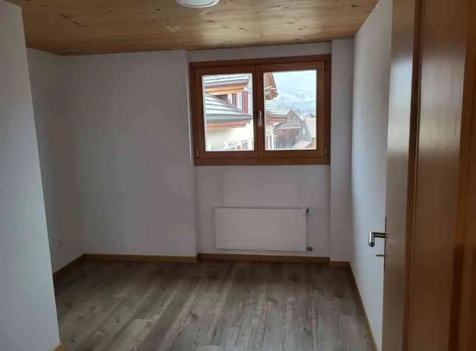 wunderschöne 4 1/2 - Zimmer - Dachwohnung im Zentrum von Grabs – Foto 10 von 13