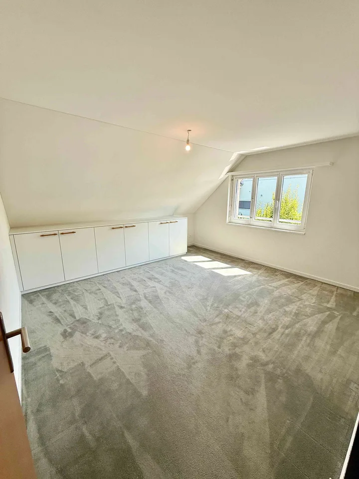 4.5-Zimmer-Maisonettewohnung mit Dachterrasse, Hobbyraum und Garage – photo 10 sur 13
