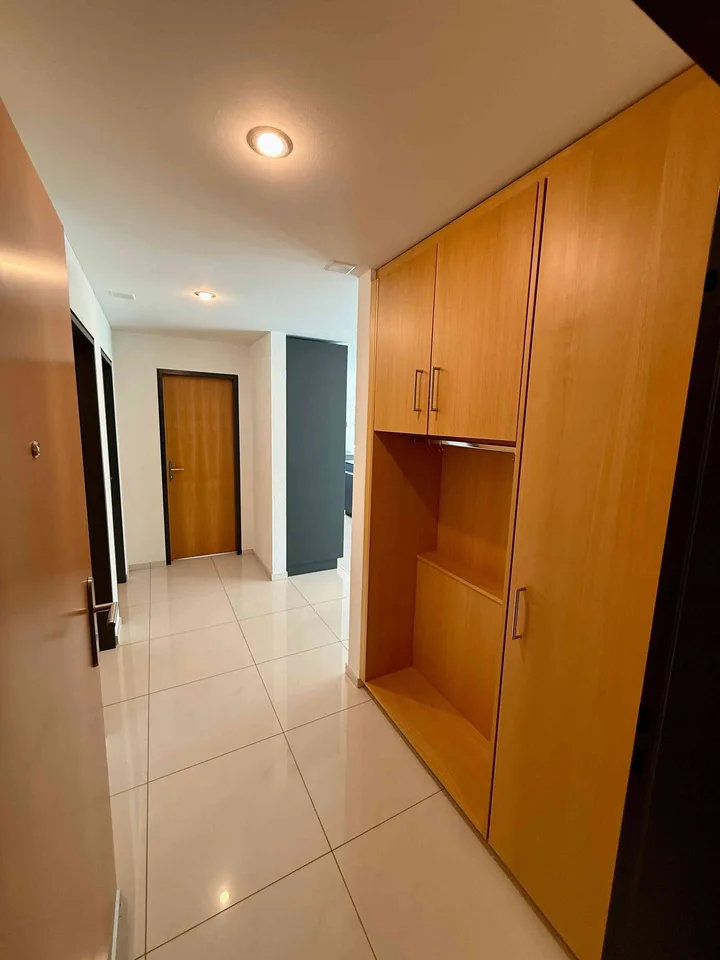 4.5-Zimmer-Maisonettewohnung mit Dachterrasse, Hobbyraum und Garage – photo 4 sur 13