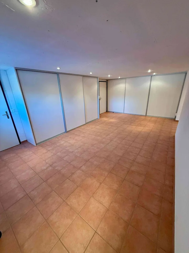 4.5-Zimmer-Maisonettewohnung mit Dachterrasse, Hobbyraum und Garage – photo 12 sur 13