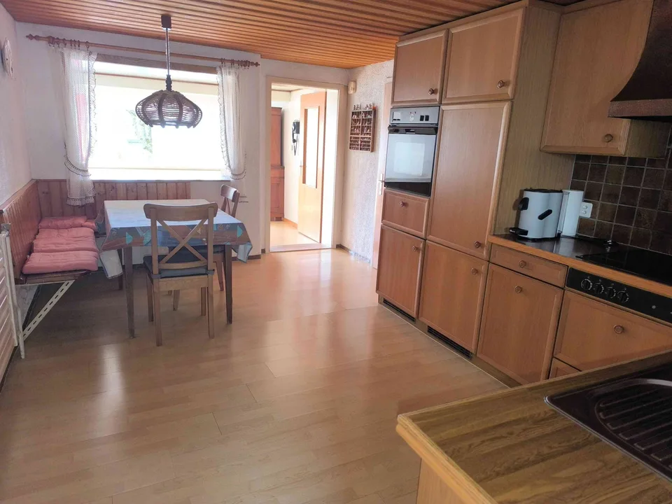 7-Zimmer-Reihenhaus mit Garten + Ausbaupotenzial in Adetswil – foto 4 di 13