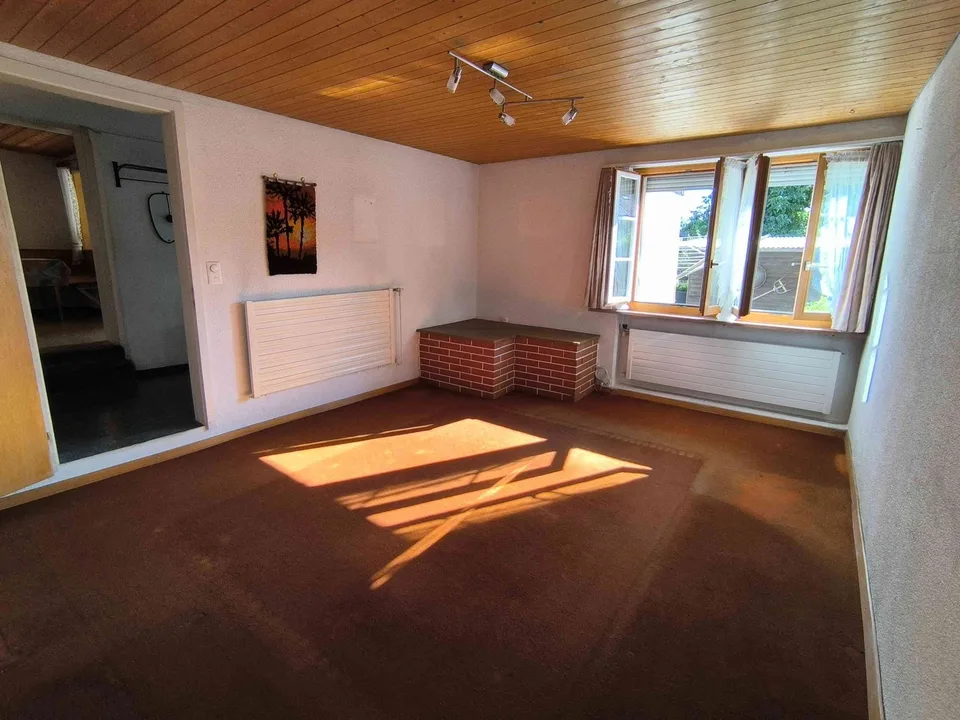7-Zimmer-Reihenhaus mit Garten + Ausbaupotenzial in Adetswil – foto 7 di 13