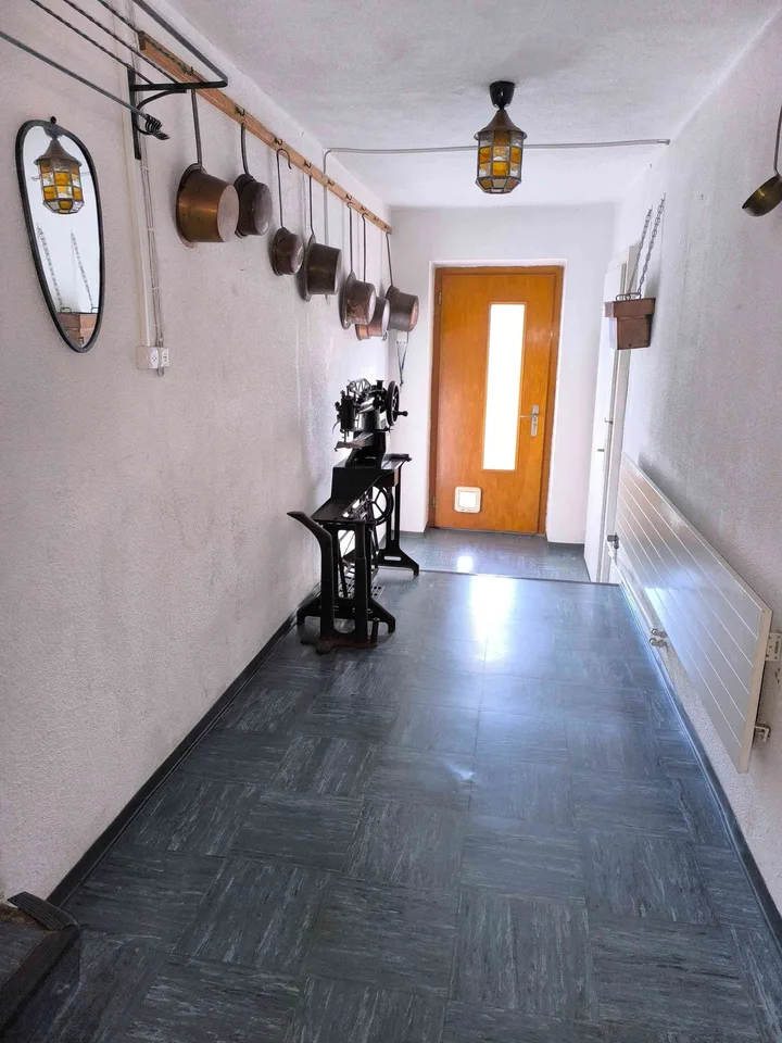 7-Zimmer-Reihenhaus mit Garten + Ausbaupotenzial in Adetswil – foto 8 di 13