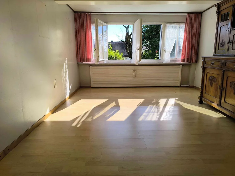 7-Zimmer-Reihenhaus mit Garten + Ausbaupotenzial in Adetswil – foto 5 di 13