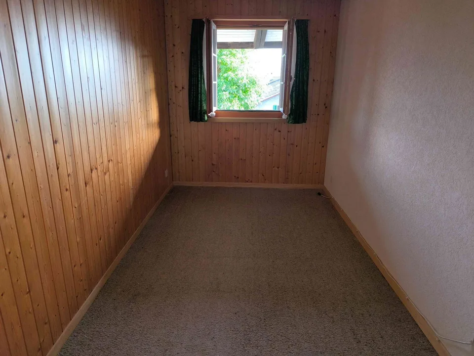 7-Zimmer-Reihenhaus mit Garten + Ausbaupotenzial in Adetswil – foto 12 di 13