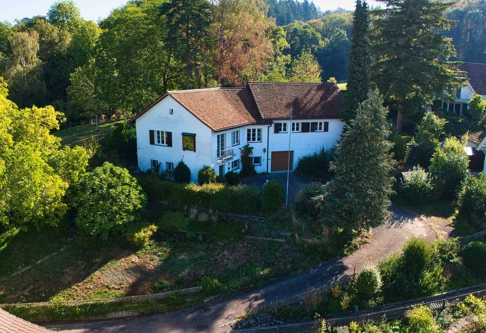 9-Zimmer Wohn- und Geschäftshaus auf grosszügigem Grundstück – foto 2 di 6