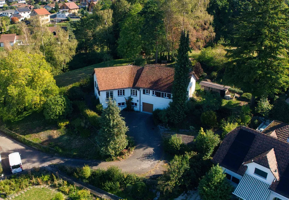 9-Zimmer Wohn- und Geschäftshaus auf grosszügigem Grundstück – foto 3 di 6