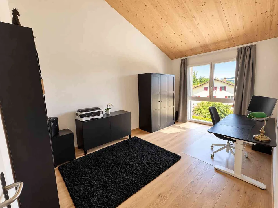 Neuwertig am Waldrand – 5.5-Zimmer-Haus mit Garten & Doppelgarage – foto 4 di 20