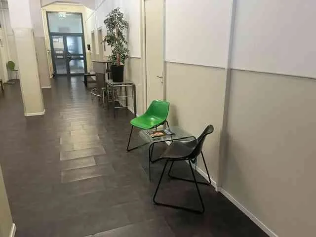 Gepflegte 24 m² Bürofläche an zentraler Lage in Rorschach zu vermieten – foto 2 di 7