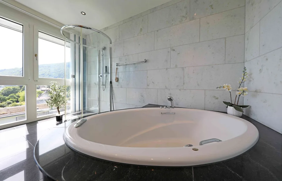 6-Zimmer Traumvilla mit Home-Office, Alpensicht, Pool + Wellness-Oase – photo 11 sur 13