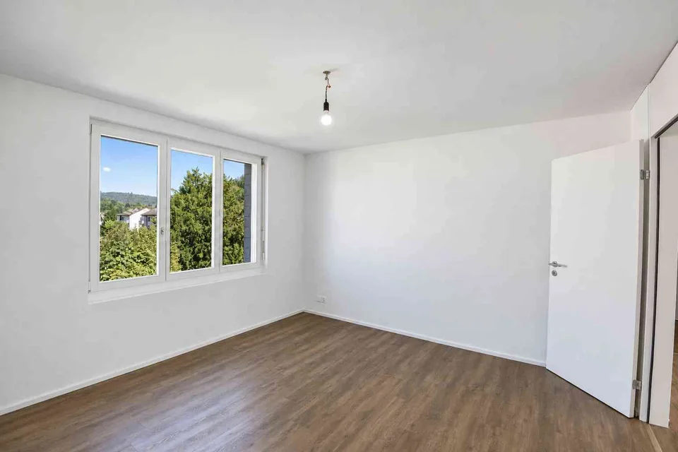 Frisch renovierte 3 ½-Zimmerwohnung mit sonnigem Balkon – Foto 4 von 8