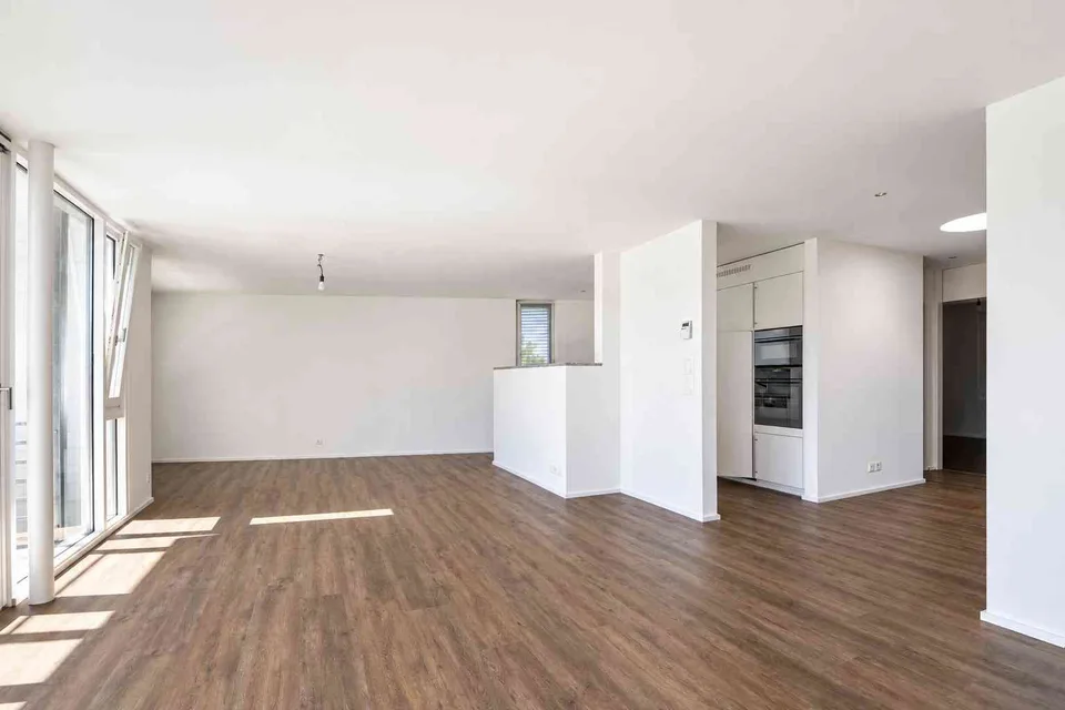 Frisch renovierte 3 ½-Zimmerwohnung mit sonnigem Balkon – Foto 2 von 8