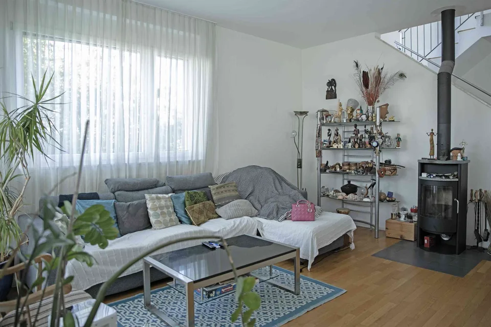 FAMILIENFREUNDLICHES EINFAMILIENHAUS MIT 280 M² WOHNFLÄCHE, GARTEN UND DOPPELCARPORT – Foto 8 von 12