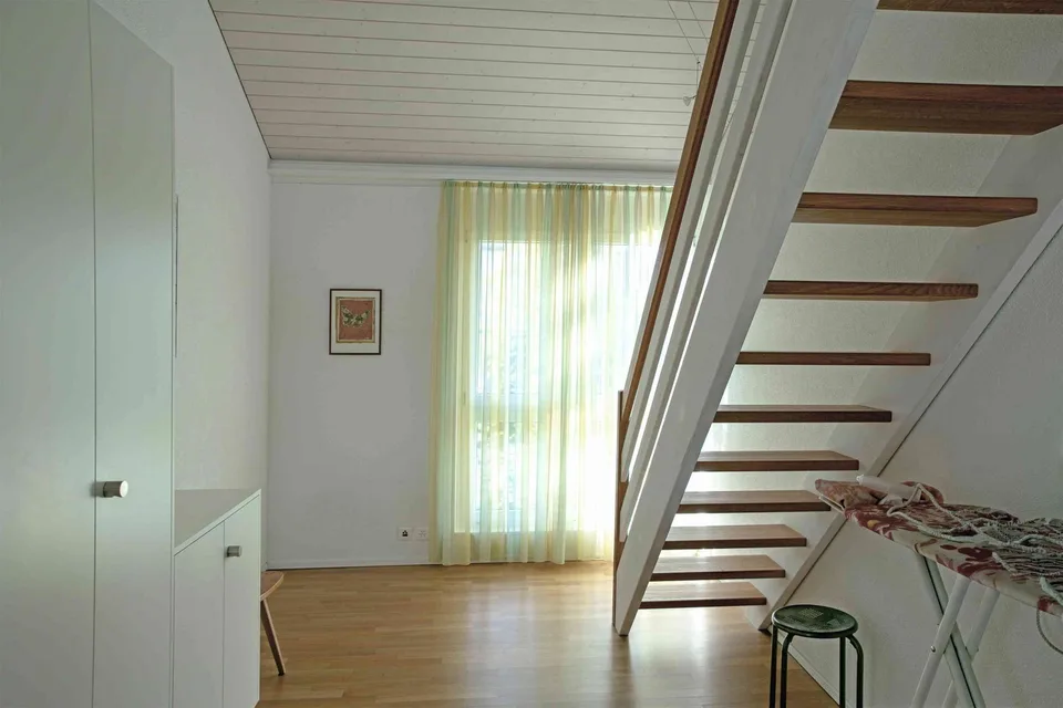 FAMILIENFREUNDLICHES EINFAMILIENHAUS MIT 280 M² WOHNFLÄCHE, GARTEN UND DOPPELCARPORT – Foto 5 von 12
